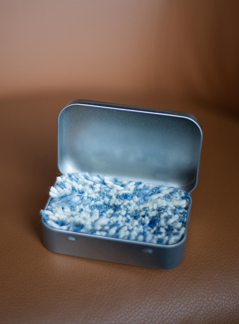 Light Blue Speckle Rug in a Tin